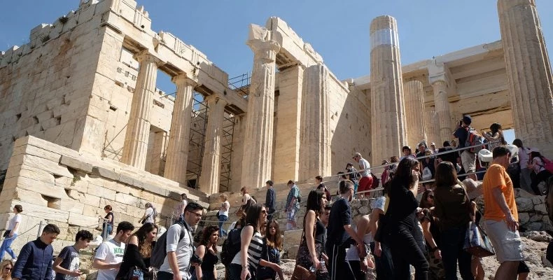 Οι Ρώσοι στηρίζουν Ελλάδα: Ραγδαία αύξηση του τουρισμού το 2018